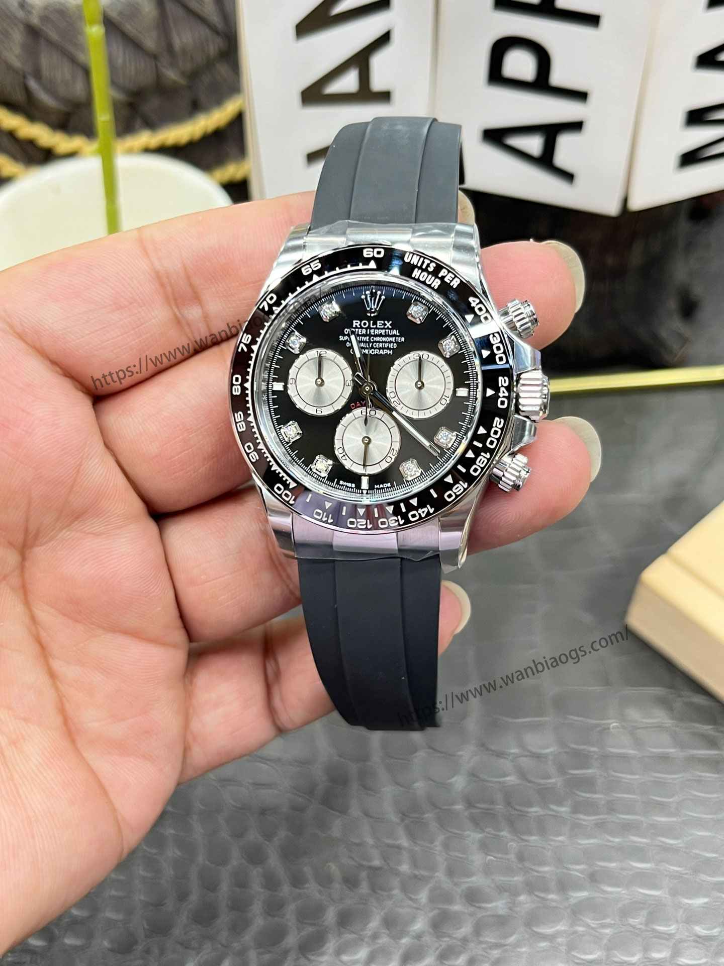 Rolex Daytona 4131 mekanizmalı yeni model: Clean ile orijinalin doğal ışık altında derinlemesine karşılaştırması — 31. fotoğraf