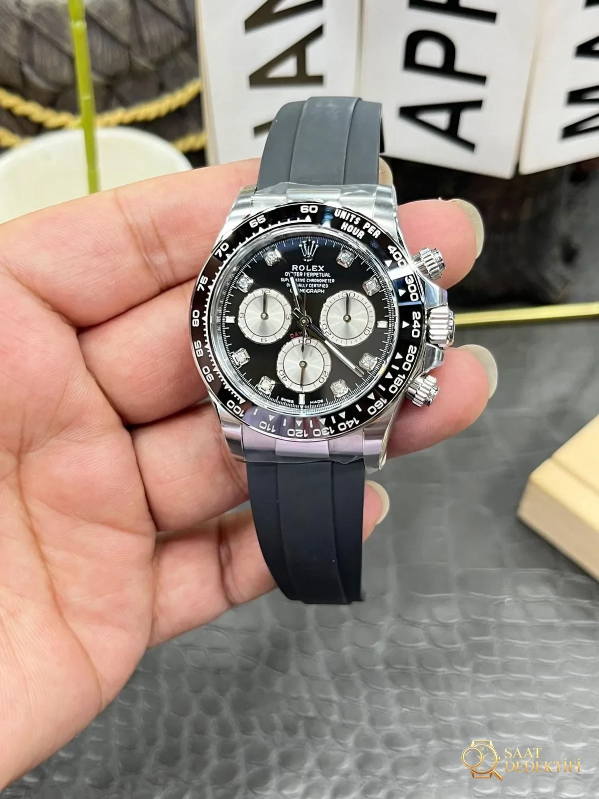 Neues Modell mit Rolex Daytona 4131-Uhrwerk: Eingehender Vergleich von Sauber und Original unter natürlichem Licht – Krümmung und Reflexion des Saphirkristallglases