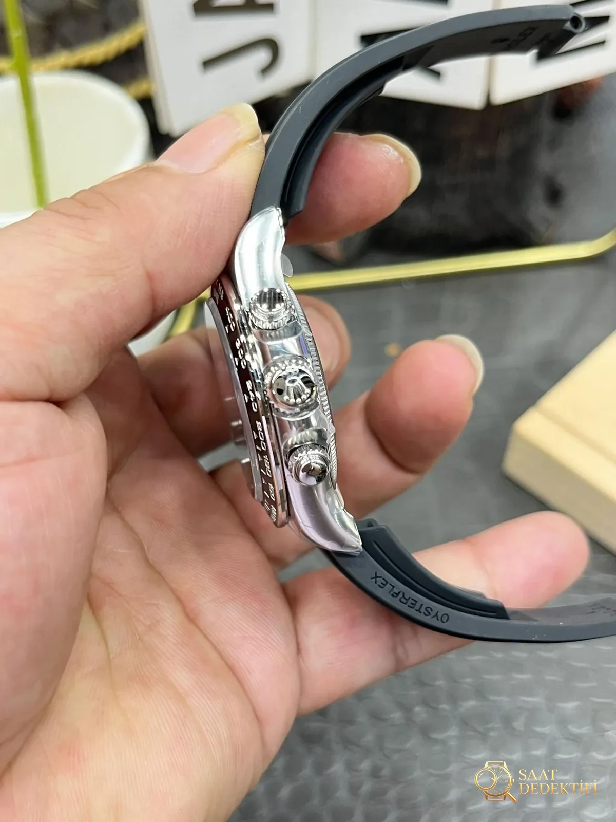 Neues Modell mit Rolex Daytona 4131-Uhrwerk: Ausführlicher Vergleich von „Clean“ und „Original“ unter natürlichem Licht – Flexibilität der Armbandglieder und Stiftschlitze