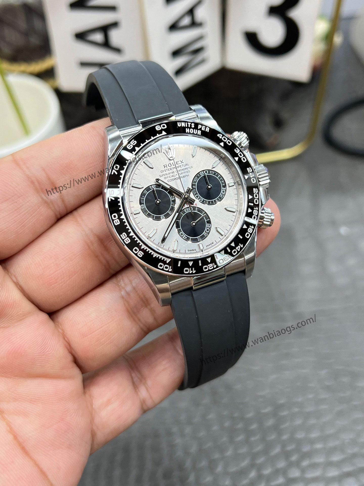 Rolex Daytona 4131 mekanizmalı yeni model: Clean ile orijinalin doğal ışık altında derinlemesine karşılaştırması — 39. fotoğraf
