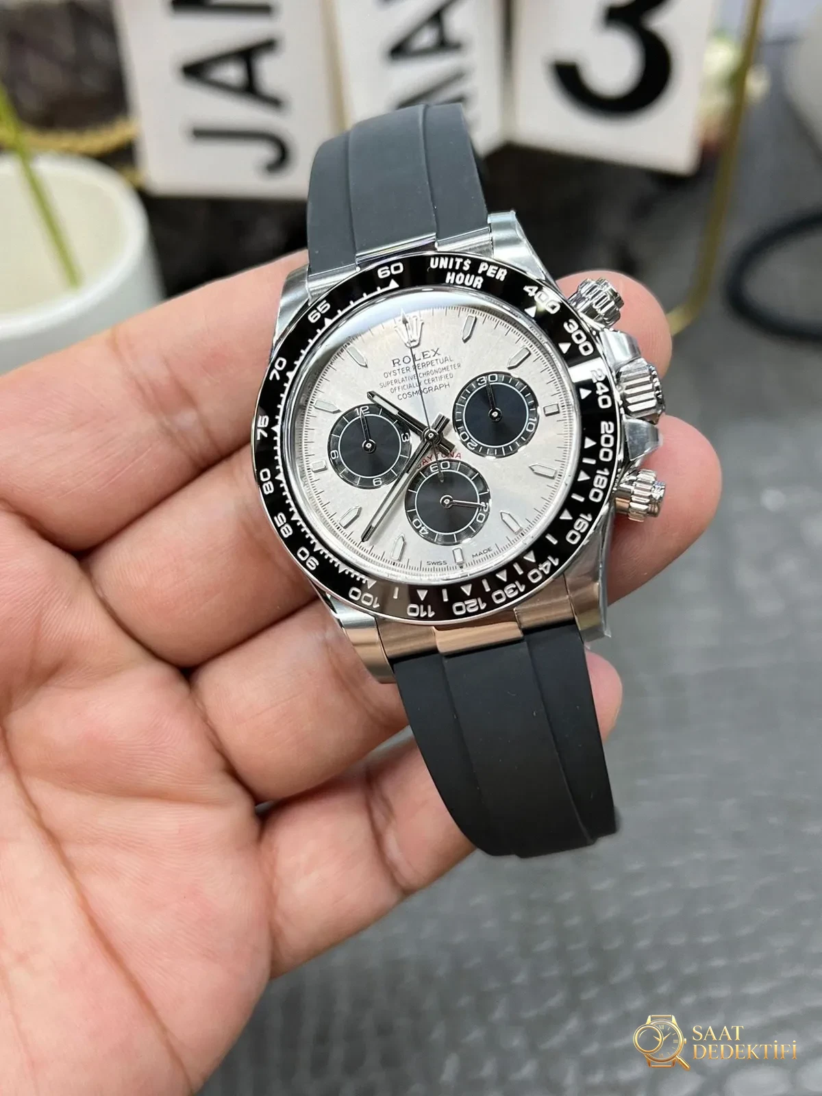 Neues Modell mit Rolex Daytona 4131-Uhrwerk: Ausführlicher Vergleich von Sauber und Original unter natürlichem Licht – Gehäusebodenrillen und Dichtung