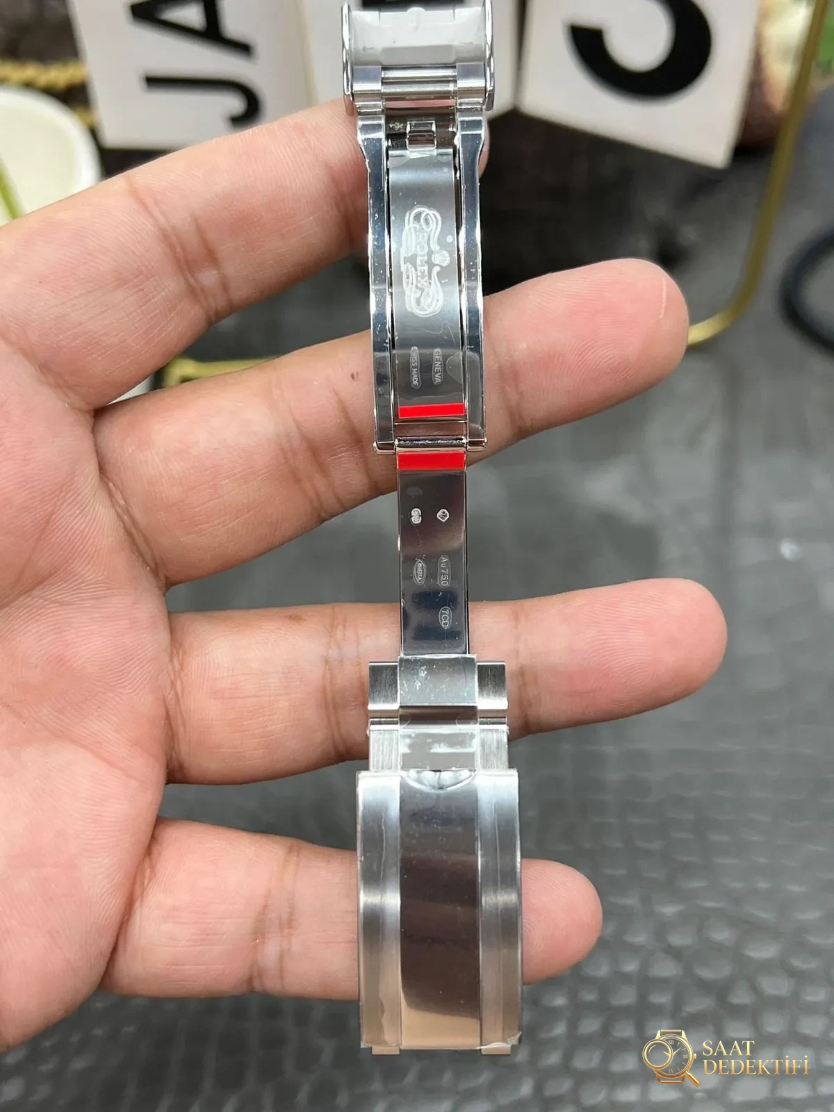 Neues Modell mit Rolex Daytona 4131-Uhrwerk: Ausführlicher Vergleich des Clean und des Originals unter natürlichem Licht – Lünette mit Ziffernhohlräumen und Platinfüllung