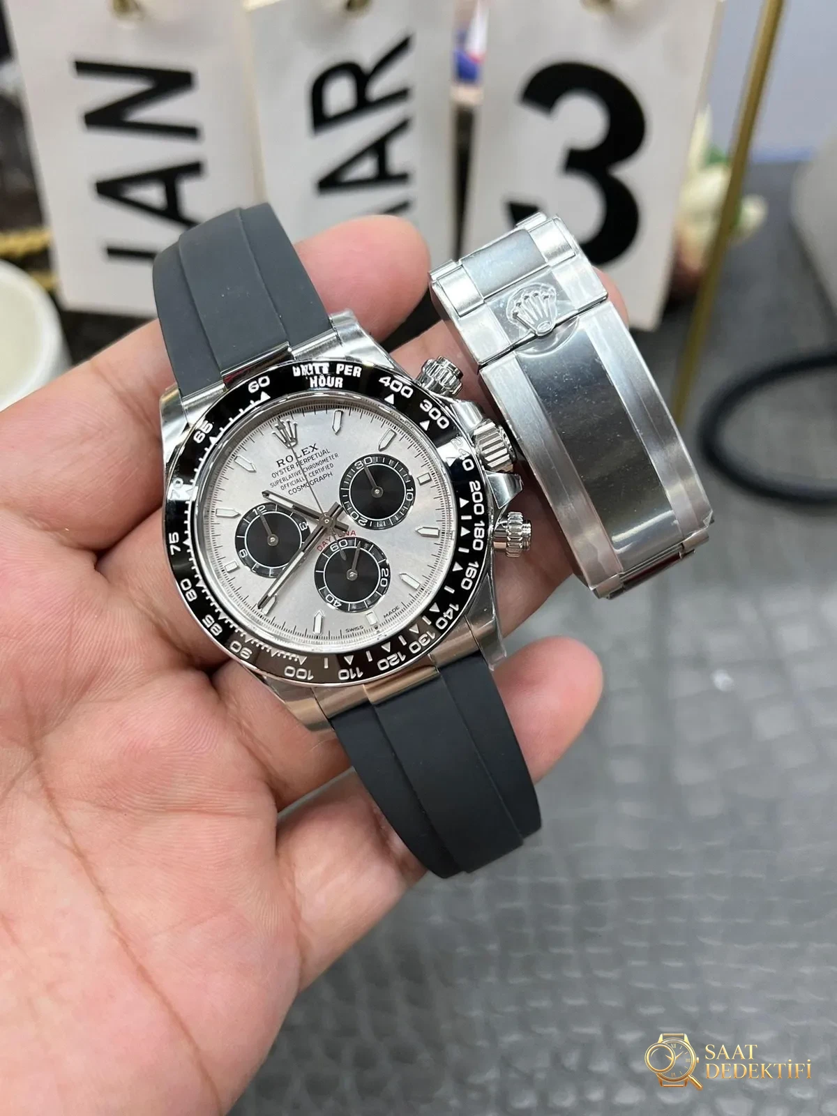 Neues Modell mit Rolex Daytona 4131-Uhrwerk: Ausführlicher Vergleich von Sauber und Original unter natürlichem Licht – Lederbandnaht und Kantenfärbung