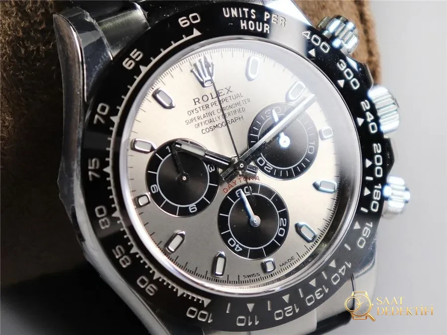 Rolex N4130 gri kadranlı Daytona ve Yu Wenle kauçuk kayış modeli: hangisini daha çok seviyorsunuz? - Arka Kapak ve Mekanizma Detayı