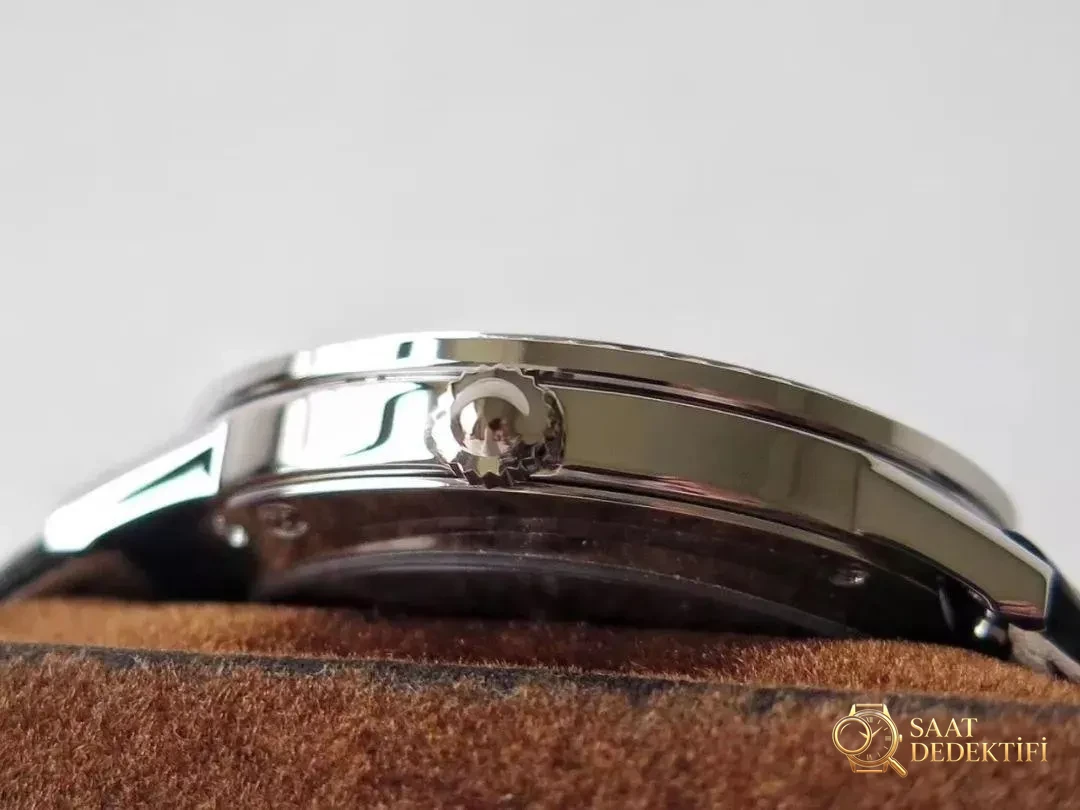 Romantizm de replika olur: ZF Factory Jaeger-LeCoultre Rendez-Vous gündüz-gece kadın kol saati - Arka Kapak ve Mekanizma Detayı