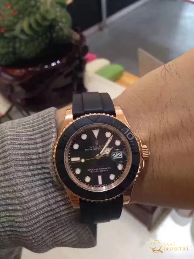 Rose gold saatler: VS Factory Panerai PAM684 mı yoksa N Factory Rolex Yacht-Master mı daha iyi? - Genel Açı ve Estetik Duruş