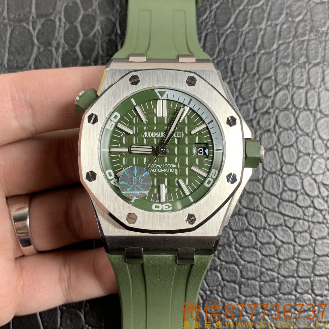 Royal Oak Offshore JF15710 Askeri Yeşil Replika Saat Gerçek Çekim İncelemesi — 2. fotoğraf