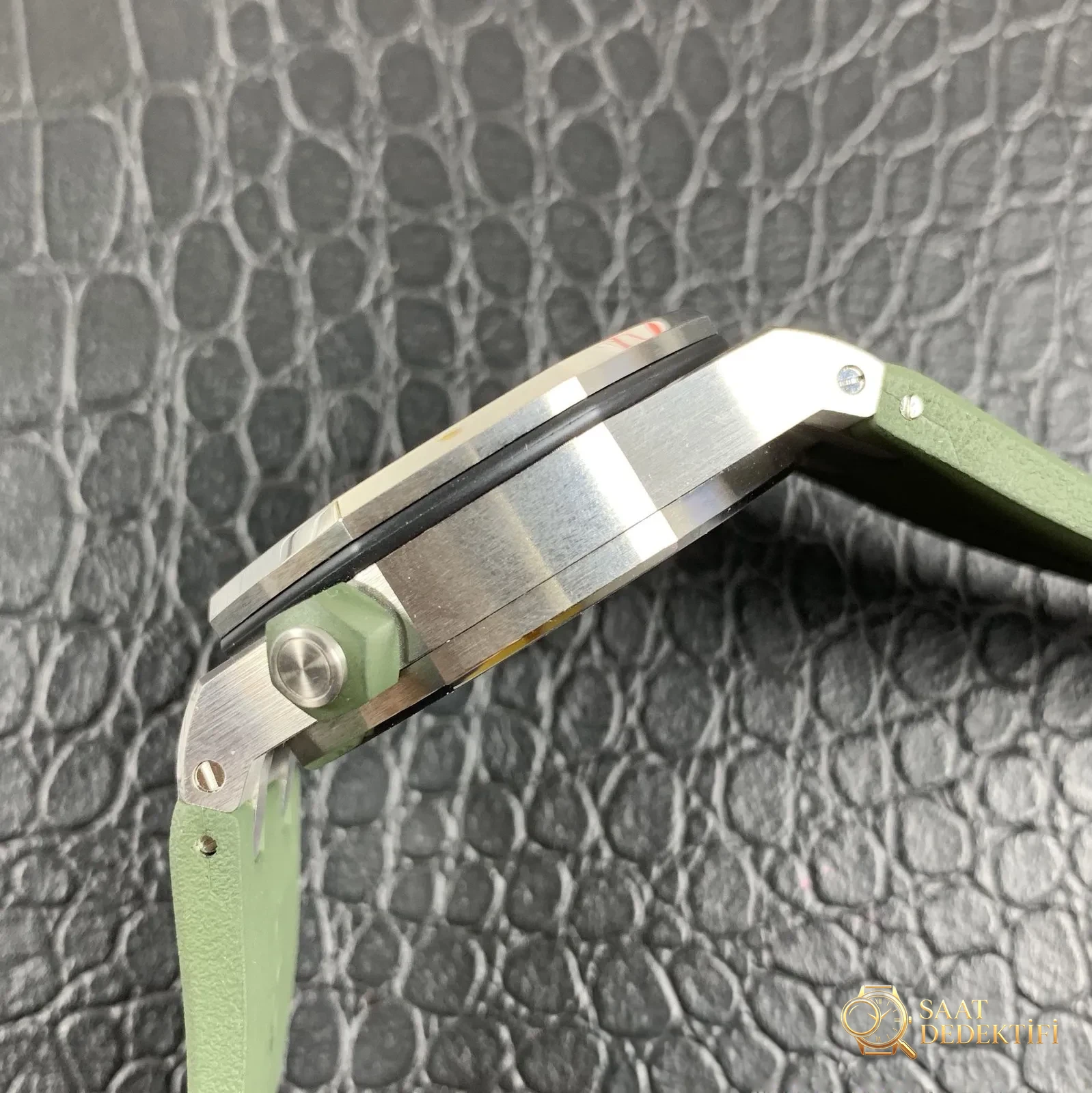 Royal Oak Offshore JF15710 Askeri Yeşil Replika Saat Gerçek Çekim İncelemesi - Klips Kilidi ve Lazer Damgalar