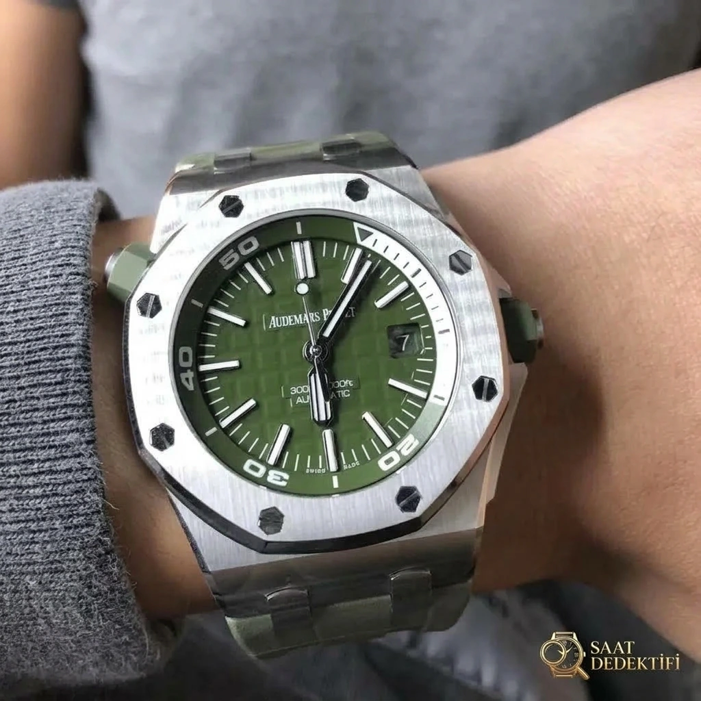 Royal Oak Offshore JF15710 Askeri Yeşil Replika Saat Gerçek Çekim İncelemesi - Yan Profil ve Kordon Bağlantısı