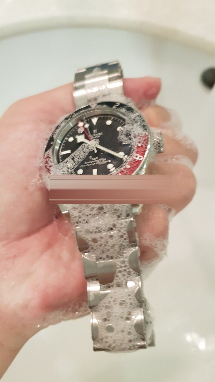 Saat dostumuzun paylaşımı: ZF Factory Tudor Black Bay kırmızı-mavi cola bezel M79830 Greenwich GMT Basel World 2018 replika saat - orijinal karşılaştırmalı incelemesi — 2. fotoğraf