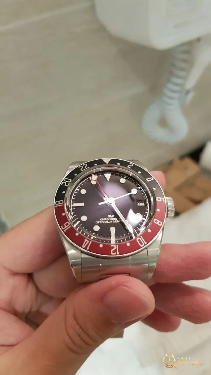 Saat dostumuzun paylaşımı: ZF Factory Tudor Black Bay kırmızı-mavi cola bezel M79830 Greenwich GMT Basel World 2018 replika saat - orijinal karşılaştırmalı incelemesi - Kadran İbreleri ve Saniye Akışı