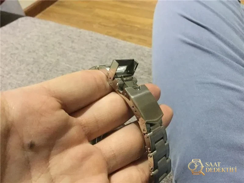 Saat dostumuzun paylaşımı: ZF Factory Tudor Black Bay kırmızı-mavi cola bezel M79830 Greenwich GMT Basel World 2018 replika saat - orijinal karşılaştırmalı incelemesi - Arka Kapak Gravür ve Seri Numarası
