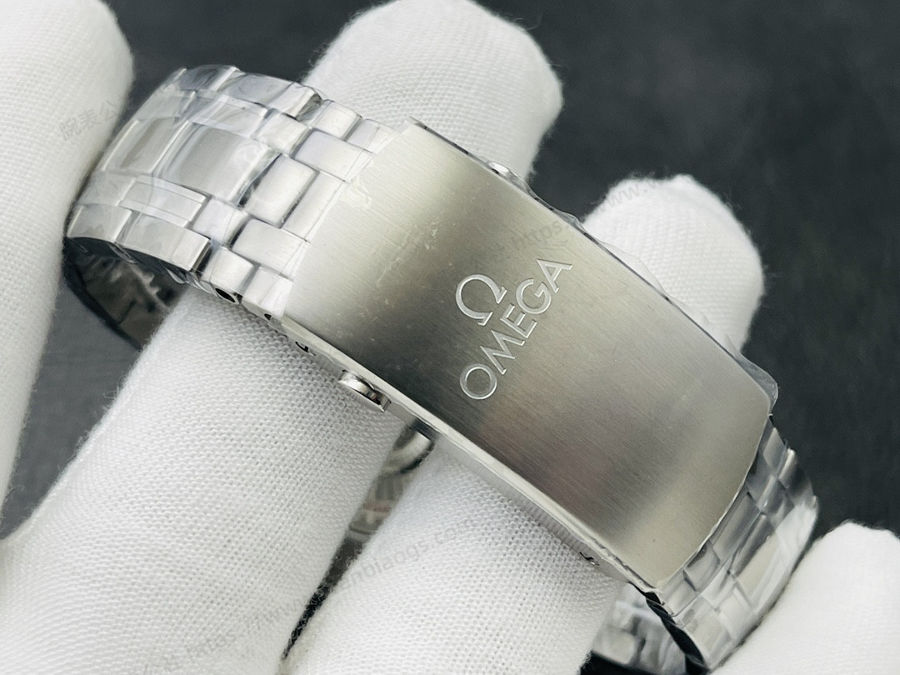 SBF Factory Omega Seamaster 300M "Yeşil Su Hayaleti" saat incelemesi — 11. fotoğraf