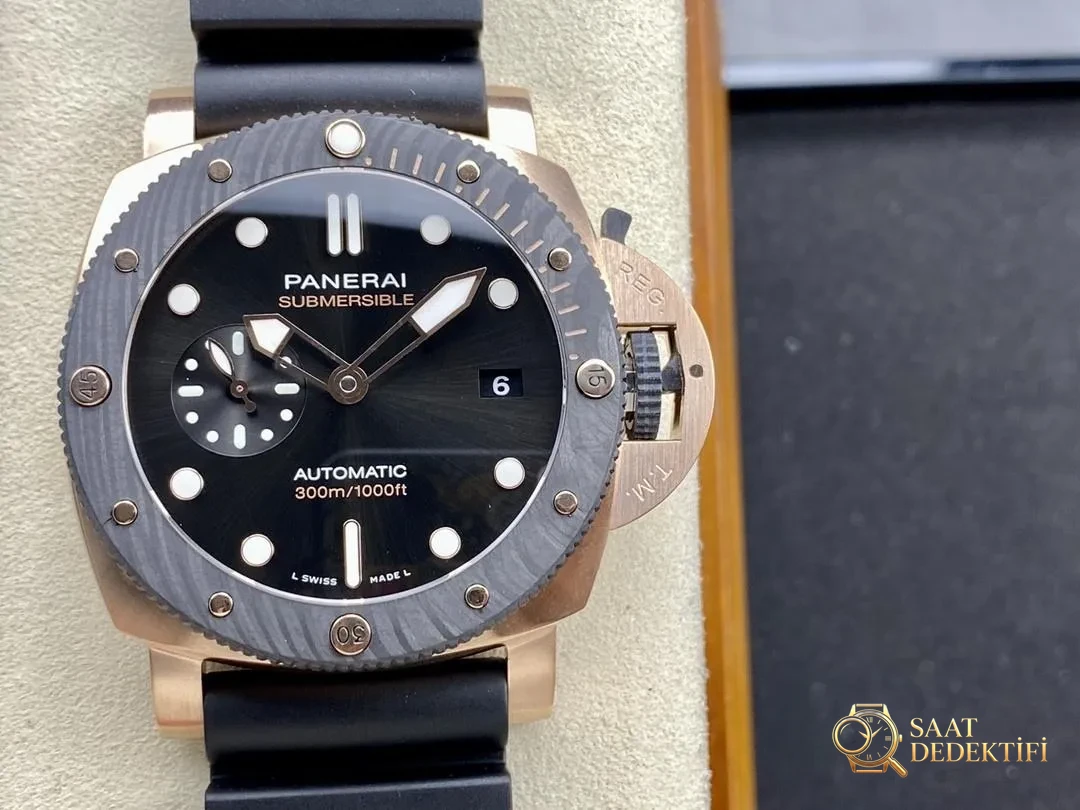 Sbf vs Factory Panerai 1070 Roze Altin Ve Karbon Fiber Ilk Bakista Saht... - Ön Görünüm ve Kasa Tasarımı