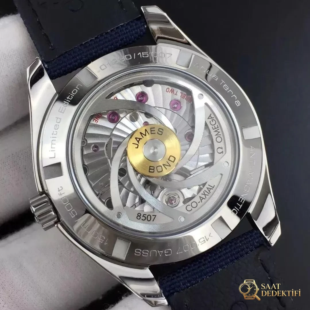 Seamaster 007 Özel Sürüm Replika Saat - VS Factory Omega Seamaster James Bond 007 Bullet - Fosfor ve Super-LumiNova Gece Görünümü