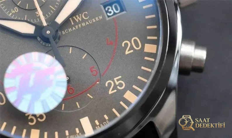 Seramik Versiyon ZF Factory IWC Pilot Kronograf TOPGUN Serisi Replika Saat İncelemesi - Fosfor ve Super-LumiNova Gece Görünümü