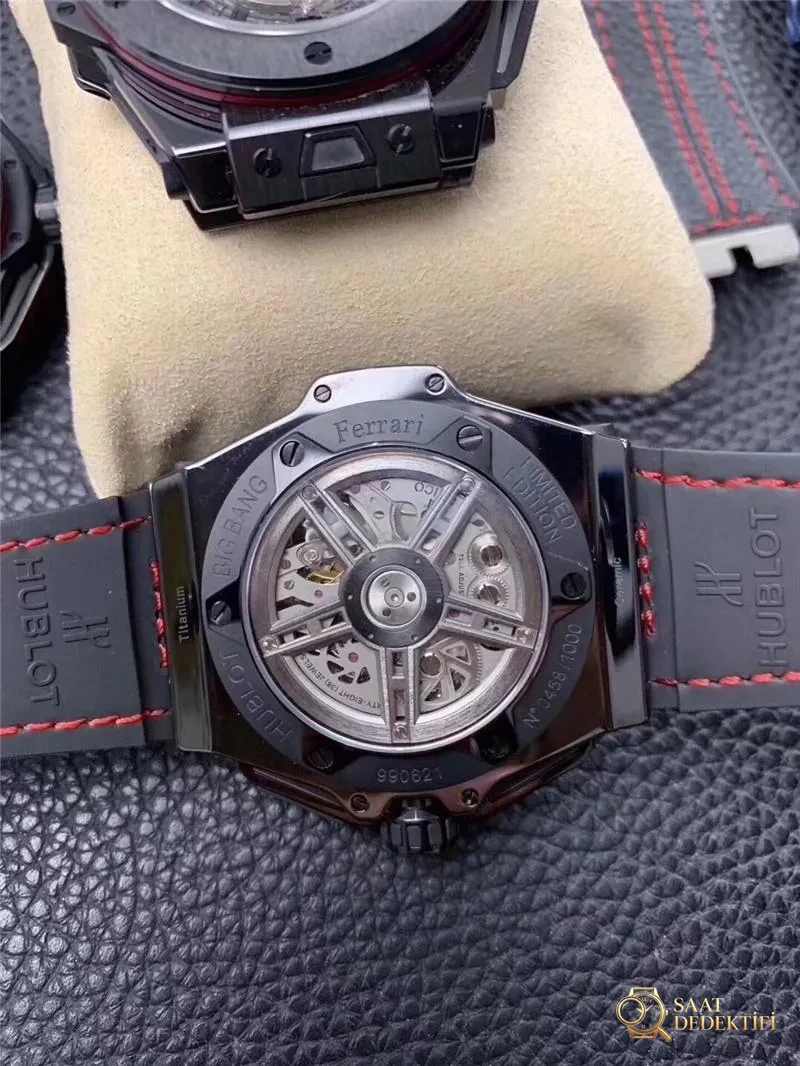 Sınırlı üretim: HBBV6 Factory Hublot Big Bang Ferrari Ceramic F11 serisi 401 replika saat nasıl? - Bilezik Bakla Ayrımı ve Pim Yapısı