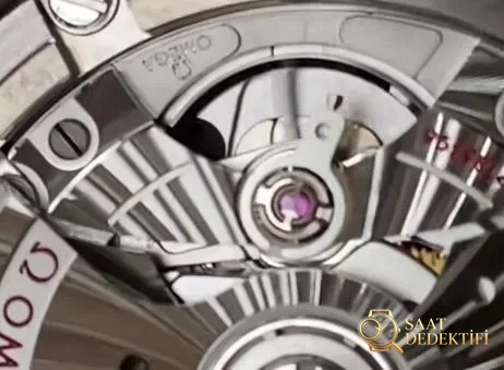 Super Clone 8800 Mekanizmalı VS Factory Seamaster 300m Saatler - Mekanizma Zemberek ve Balans Detayı