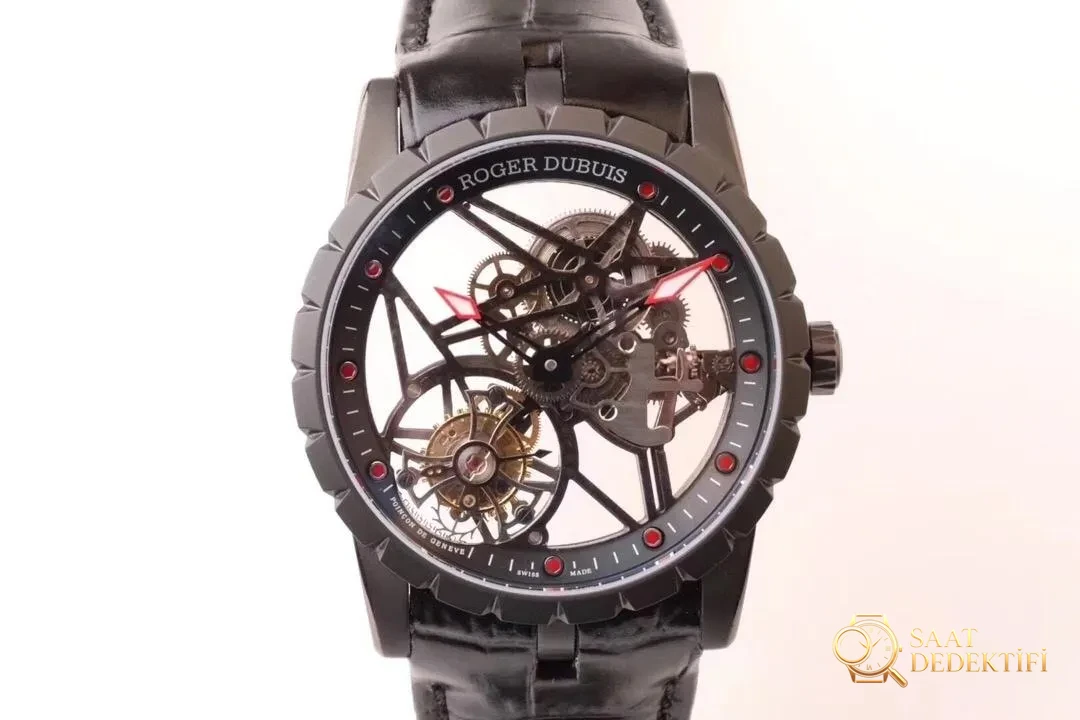 “Süper sporcuların” standardı: BBR Factory Roger Dubuis Excalibur serisi tourbillon 505SQ mekanizmalı iskelet mekanik replika saat incelemesi - Fosfor ve Super-LumiNova Gece Görünümü
