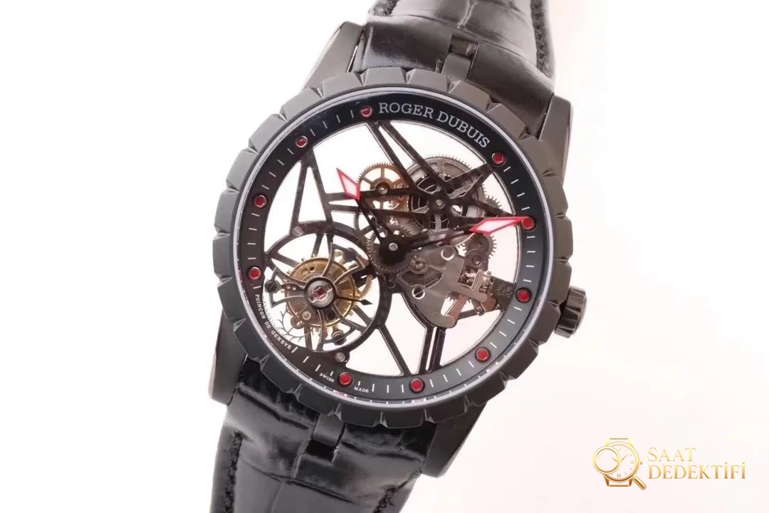 “Süper sporcuların” standardı: BBR Factory Roger Dubuis Excalibur serisi tourbillon 505SQ mekanizmalı iskelet mekanik replika saat incelemesi - Yan Profil ve Kordon Bağlantısı