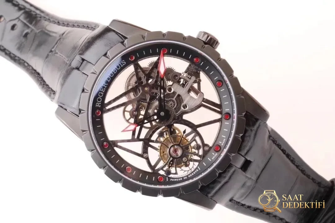 “Süper sporcuların” standardı: BBR Factory Roger Dubuis Excalibur serisi tourbillon 505SQ mekanizmalı iskelet mekanik replika saat incelemesi - Genel Açı ve Estetik Duruş