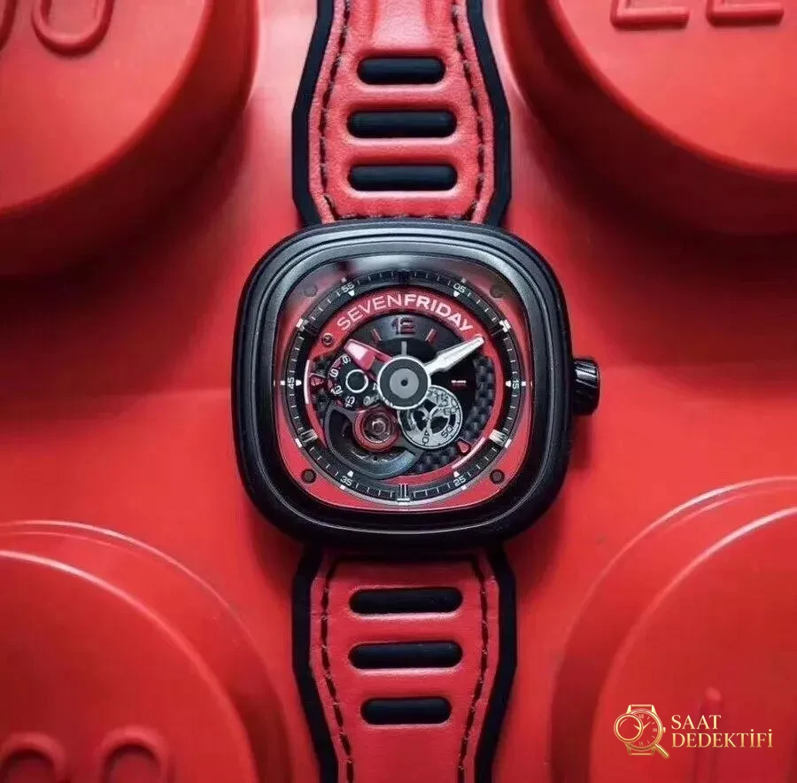 SV Factory SEVENFRIDAY (Seven Friday) P3B/06 Kırmızı Kadran Replika Versiyonun Orijinaliyle Karşılaştırmalı İncelemesi - Yan Profil ve Kordon Bağlantısı