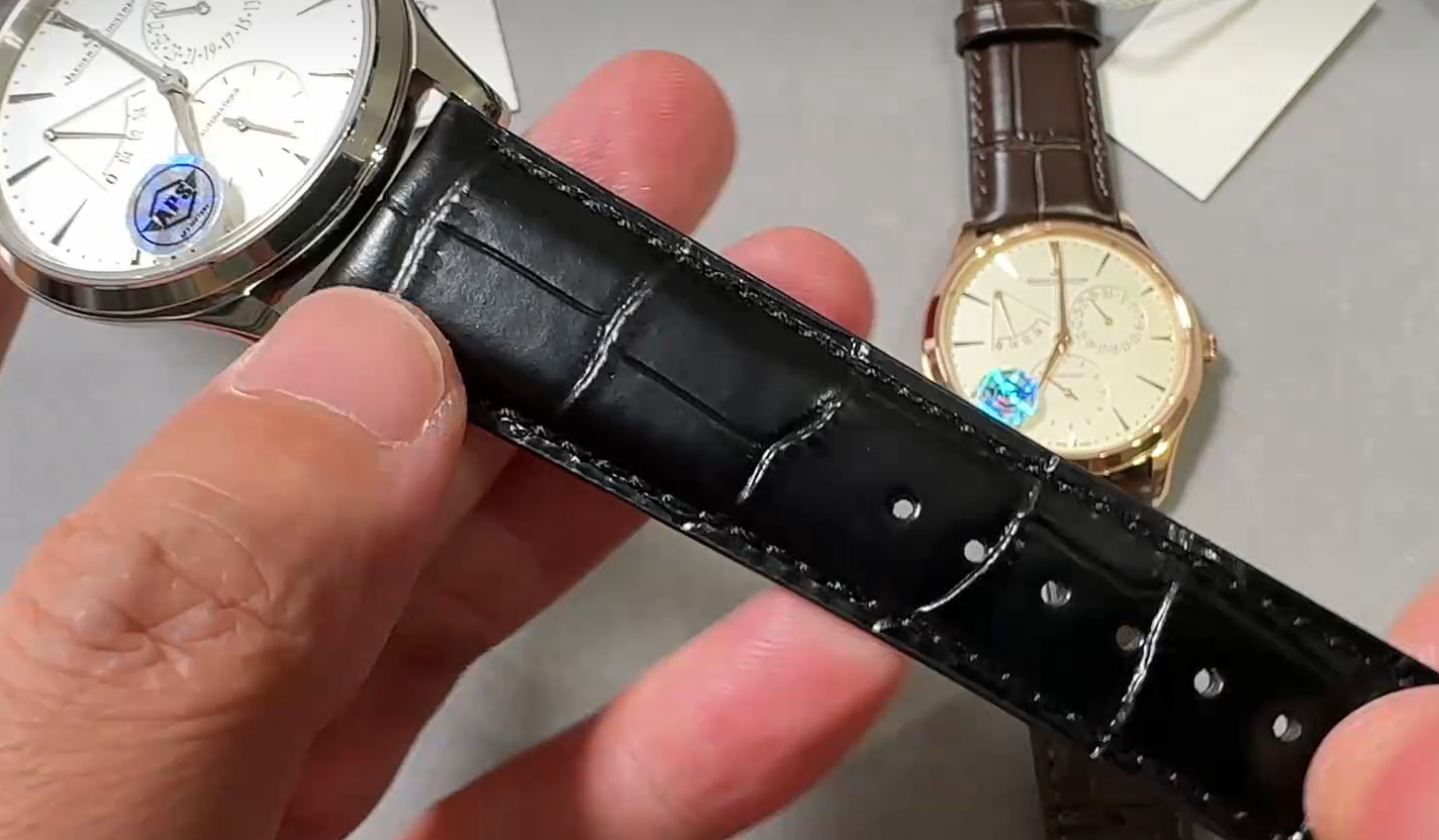 JLC Üzerindeki Siyah Deri Kayış