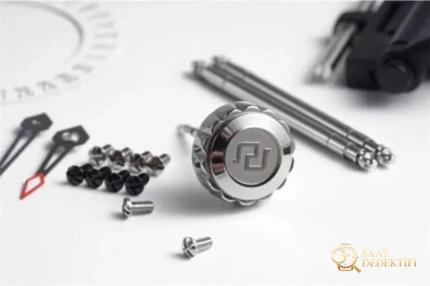 TBF Factory Roger Dubuis EXCALIBUR (Excalibur serisi) 0542 (0543) saat incelemesi - Yan Profil ve Kordon Bağlantısı