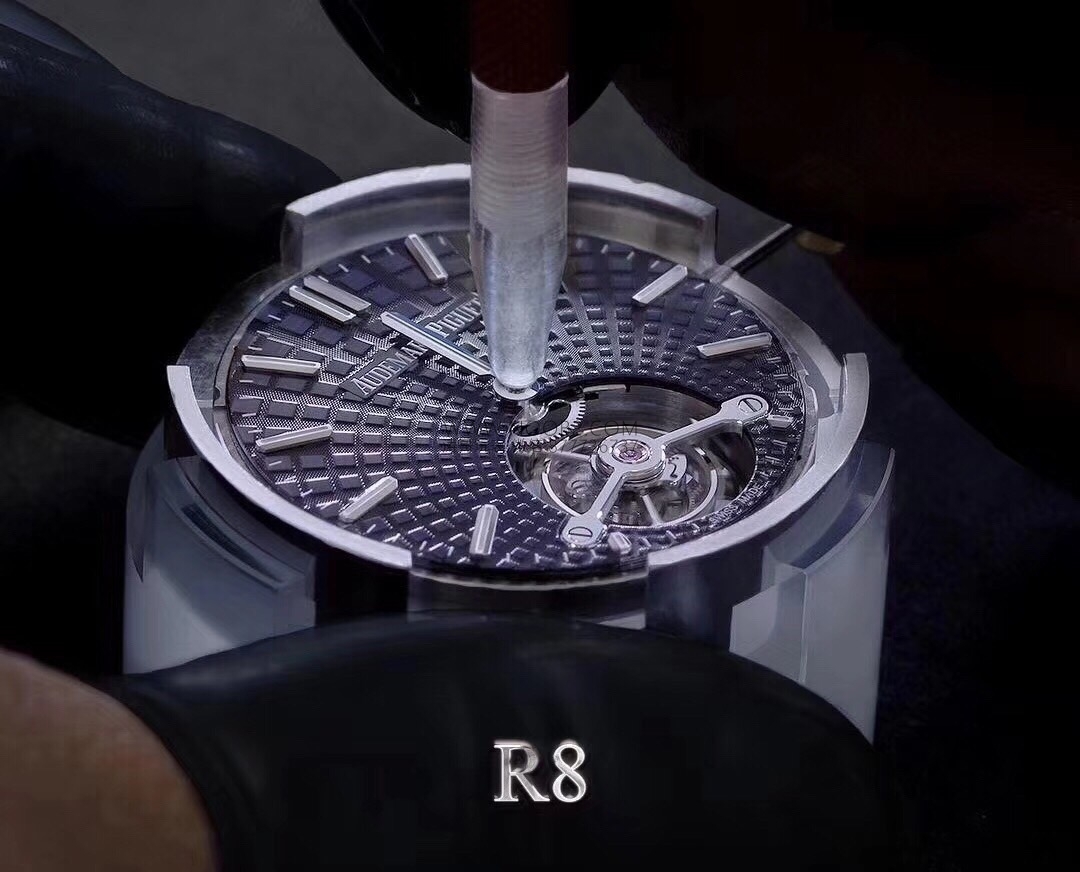 Teknik bölüm: 2019 R8 Factory yeni Audemars Piguet Royal Oak Black Warrior tourbillon ultra ince replika saat almaya değer mi? — 16. fotoğraf