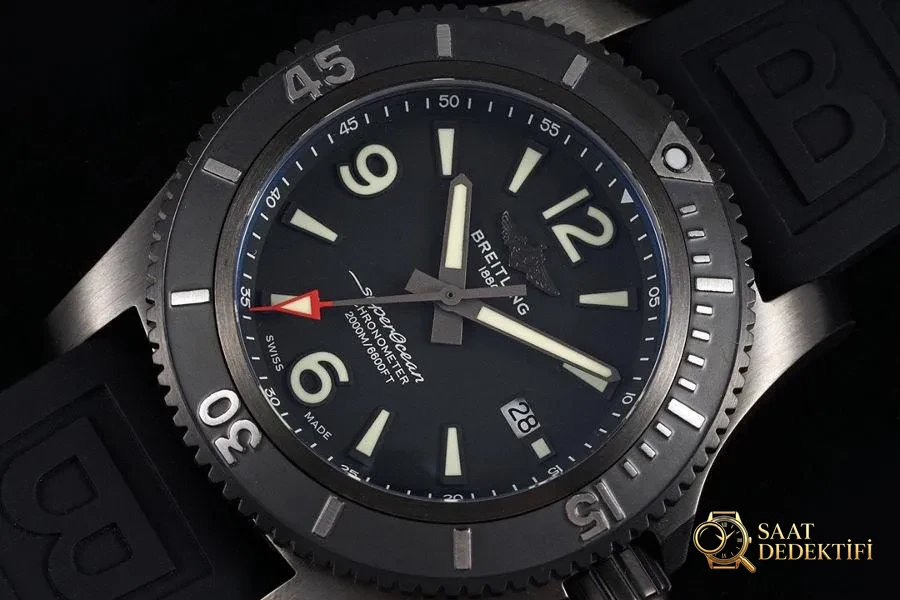 TF Factory Breitling Superocean serisi M17368B71B1S1 saatin incelemesi - Arka Kapak ve Mekanizma Detayı