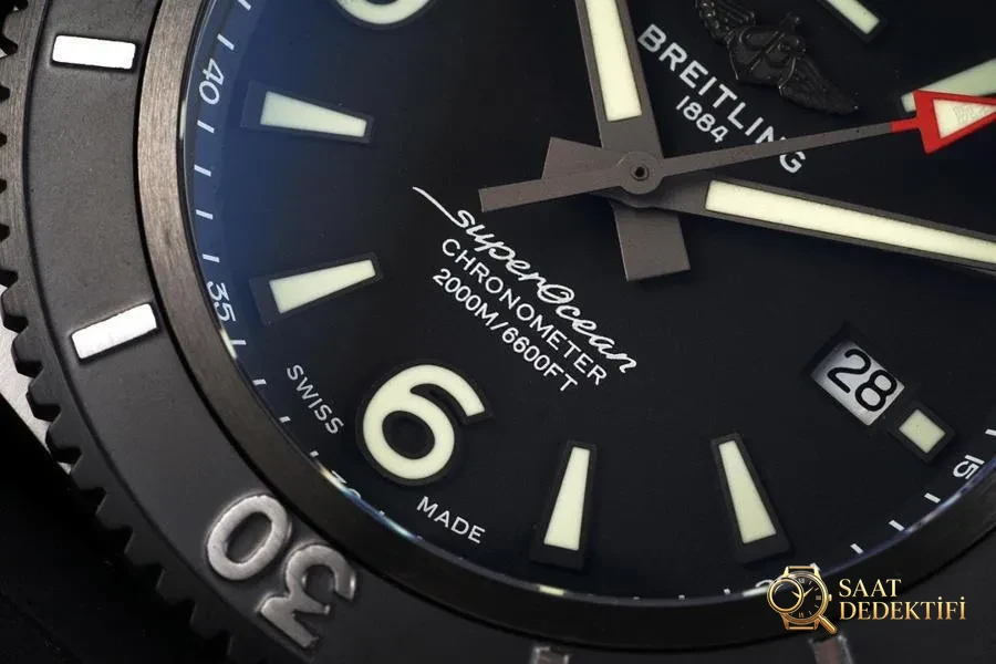 TF Factory Breitling Superocean serisi M17368B71B1S1 saatin incelemesi - Makro Kadran ve İndeks İşçiliği