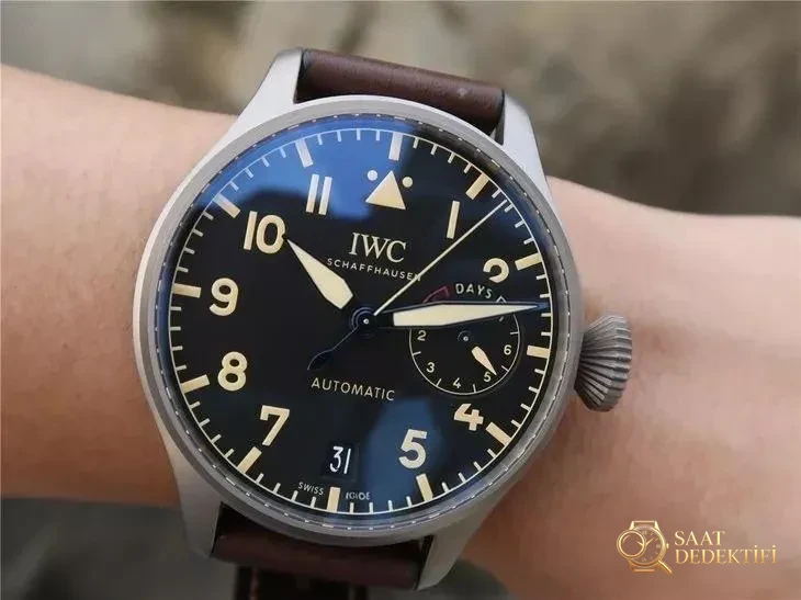 Titanyum Kasalı ZF Factory IWC Pilot Serisi IW501004 Titanyum Big Pilot Gerçek-Replika Karşılaştırma İncelemesi - Kadran Detayı ve Bezel İşçiliği