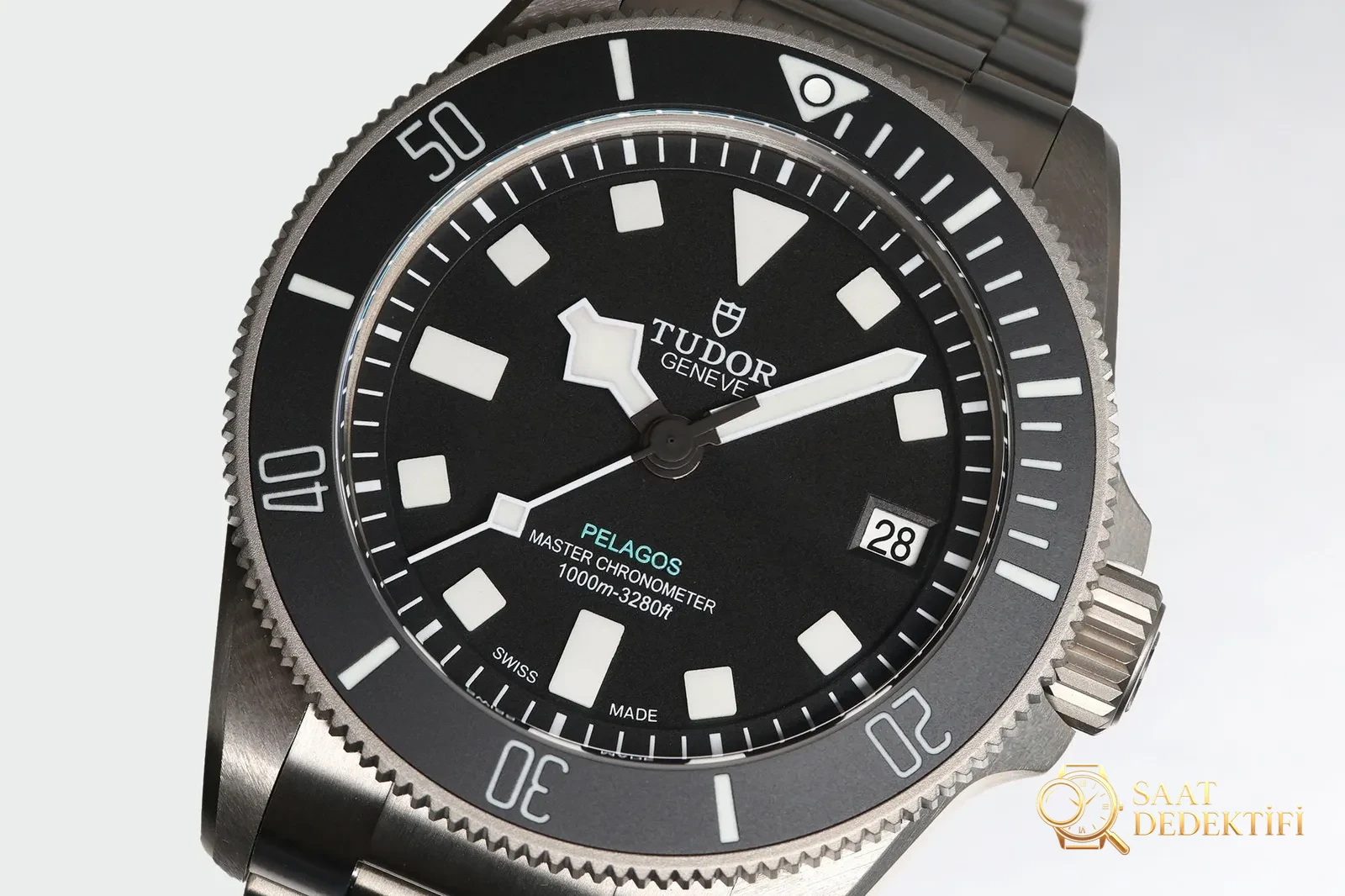 Tudor Pelagos M2543C1A7NU-0001: Derin denizlerde kusursuzluk, bileğinizde sağlam güç - Arka Kapak ve Mekanizma Detayı