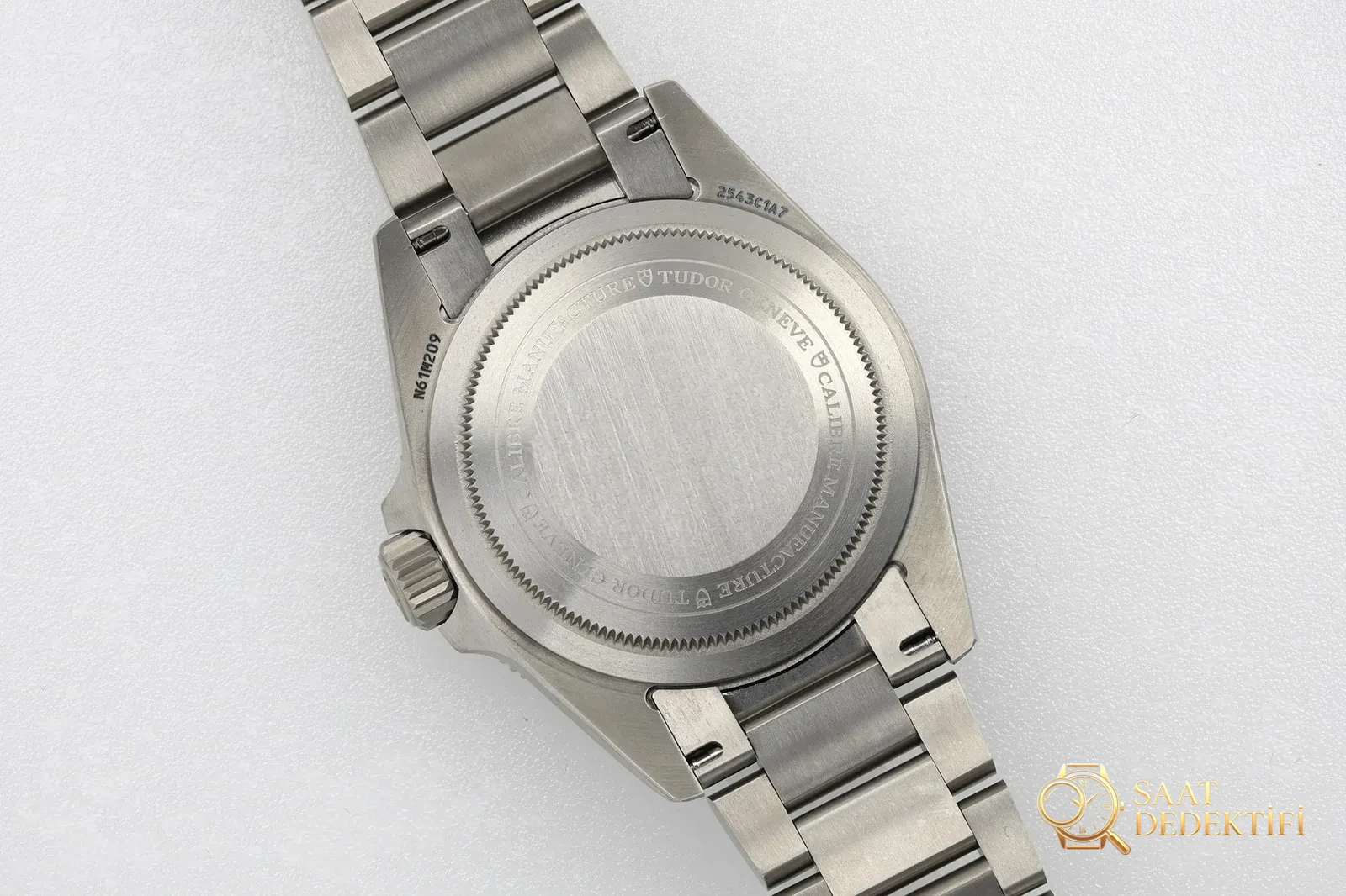 Tudor Pelagos M2543C1A7NU-0001: Derin denizlerde kusursuzluk, bileğinizde sağlam güç - Mekanizma Zemberek ve Balans Detayı