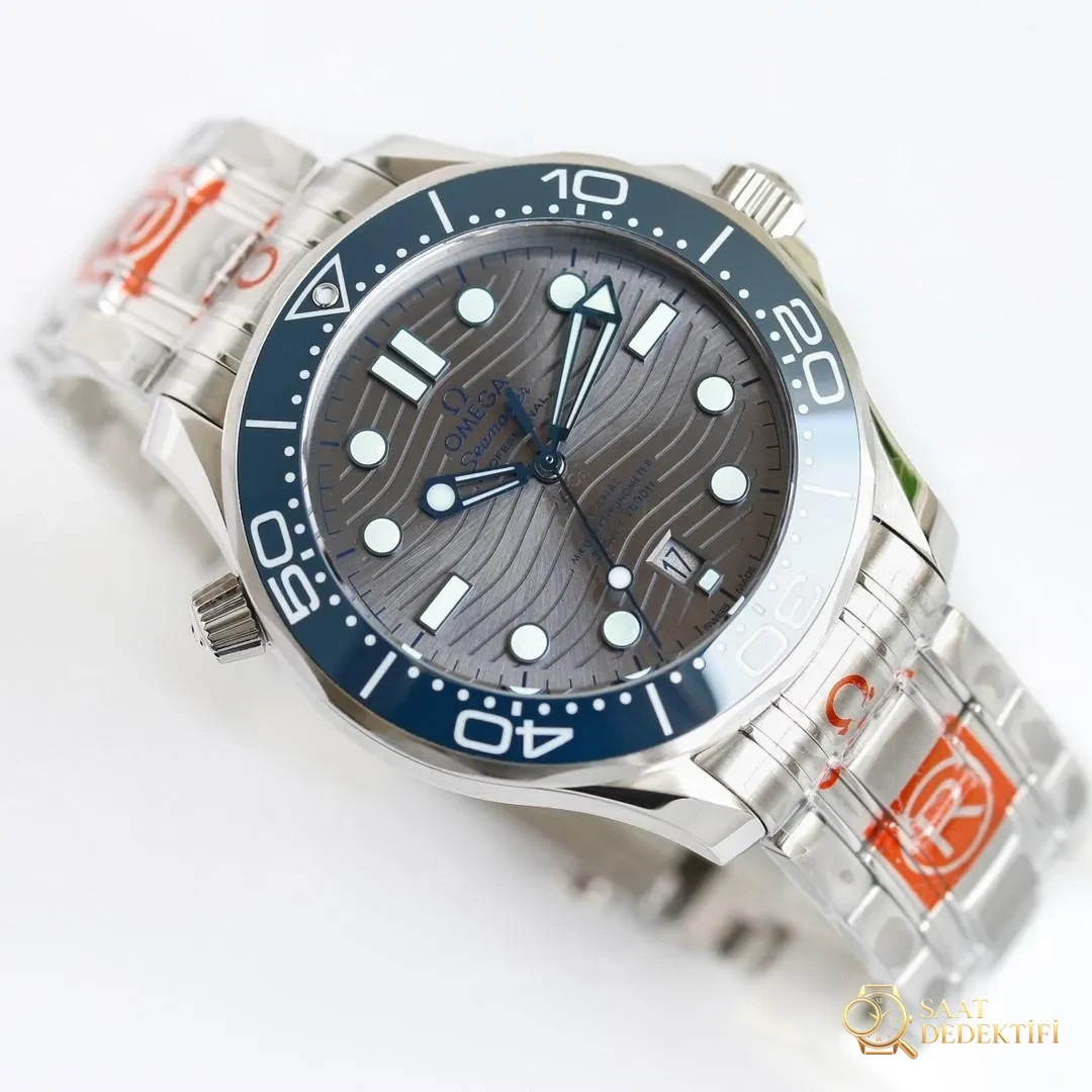 Tüm renk serisinde zam: OR Factory Omega Seamaster 300M mavi-gri kadran - Arka Kapak ve Mekanizma Detayı