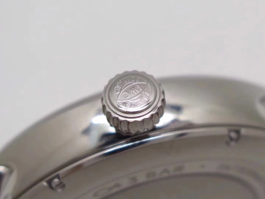 Replika IWC IW356601 Kurma Kolu Yakın Çekim
