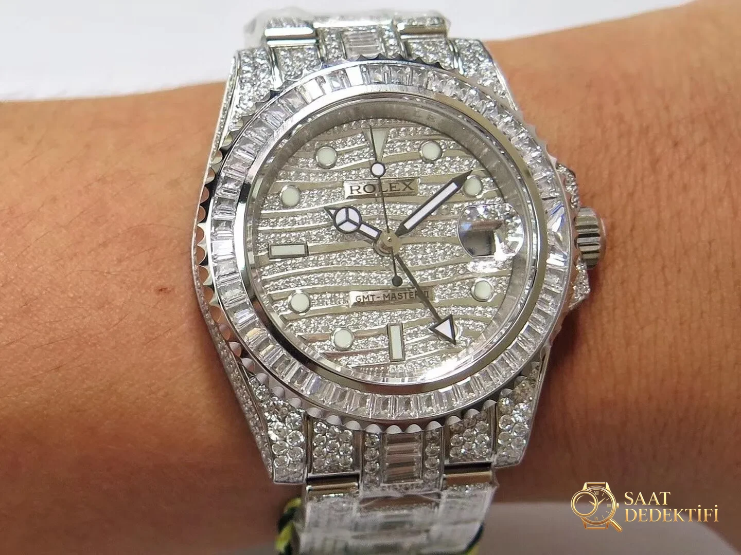 TW Factory Rolex yıldız gökyüzü elmas kaplı özel versiyon replika saat incelemesi - Genel Açı ve Estetik Duruş
