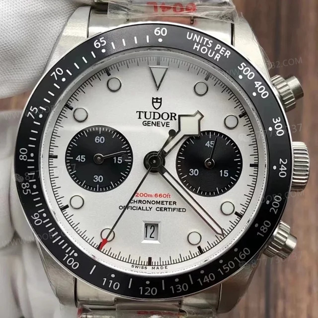 TW Factory Tudor Black Bay 79360 Panda Kadranlı Kronograf Replika Saat — 3. fotoğraf