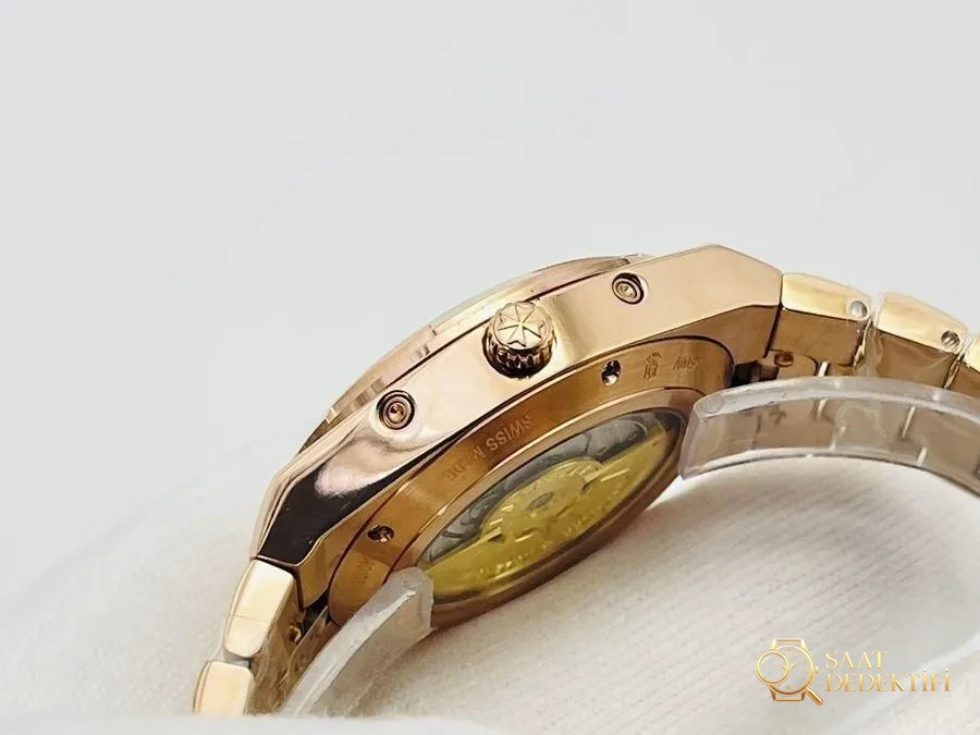 TWS Factory Vacheron Constantin Overseas serisi 4300V/120G-B102 sonsuz takvimli çok fonksiyonlu kol saati incelemesi - Bezel İçi Rehaut Gravürü ve Hizalaması