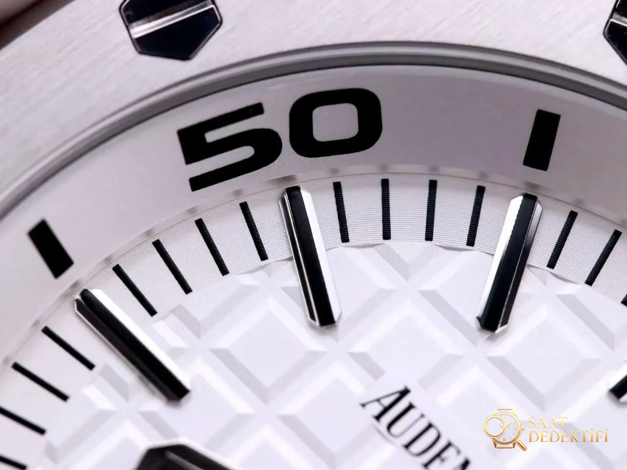 TZ Audemars Piguet Royal Oak serisi masa saati ayarlama yöntemi nasıl? - Fosfor ve Super-LumiNova Gece Görünümü