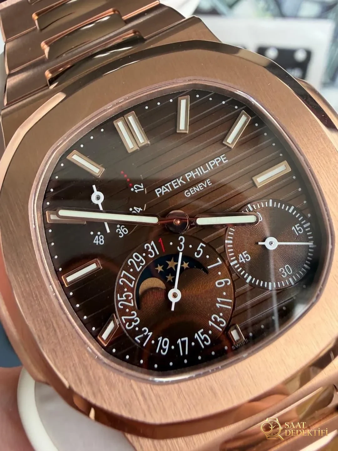UMI Factory Patek Philippe Nautilus 5712 rose altın, 195 gram ağırlıklı versiyonun kalitesi nasıl? - Bilekte Duruş ve Kasa Orantısı
