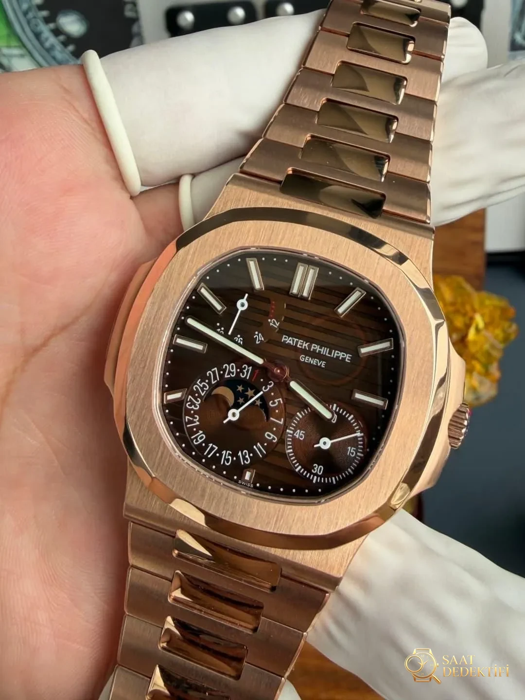 UMI Factory Patek Philippe Nautilus 5712 rose altın, 195 gram ağırlıklı versiyonun kalitesi nasıl? - Cam Yansıma Önleyici (AR) Kaplama