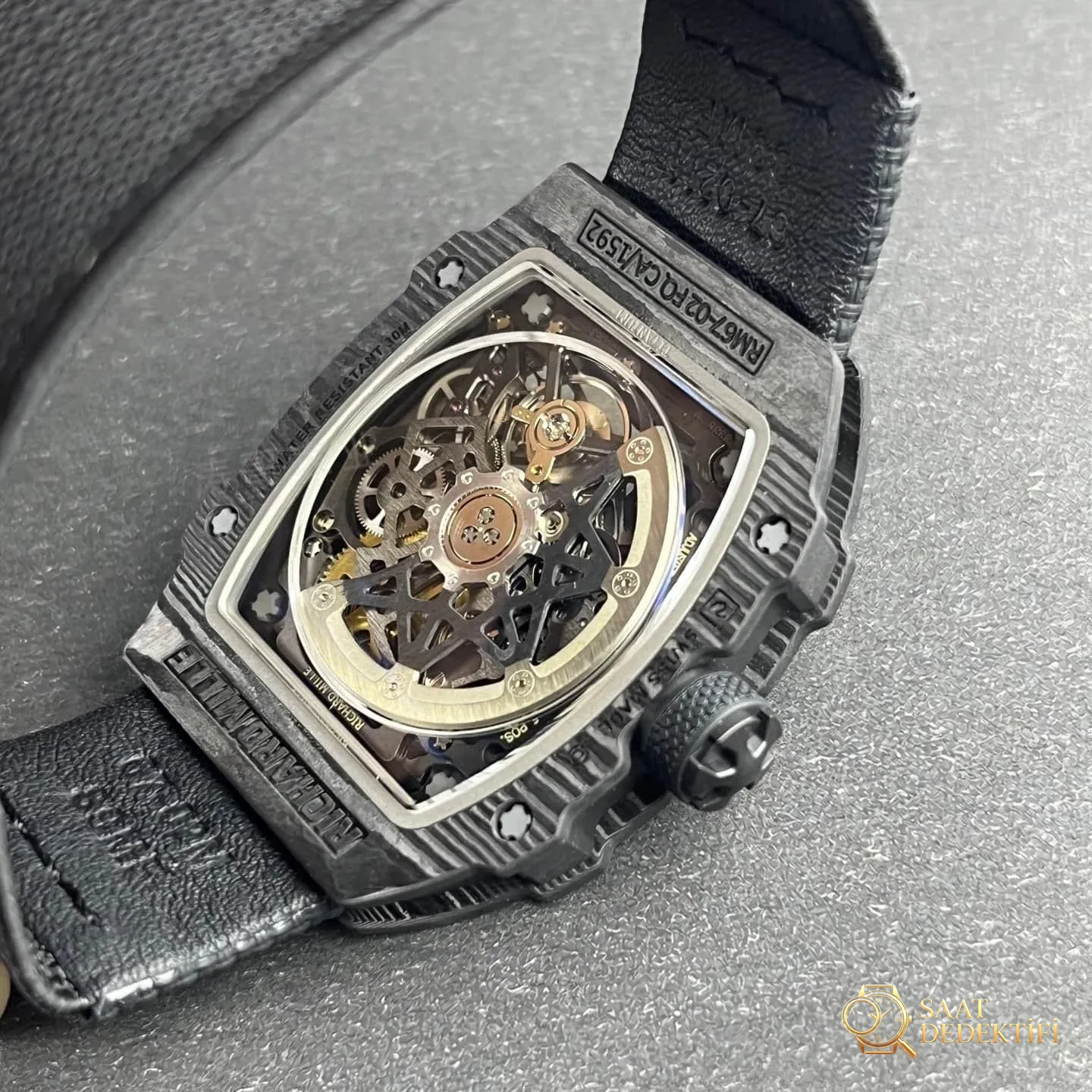 UMI Factory Richard Mille RM067-02 ultra ince karbon fiber otomatik mekanik saat - Fosfor ve Super-LumiNova Gece Görünümü