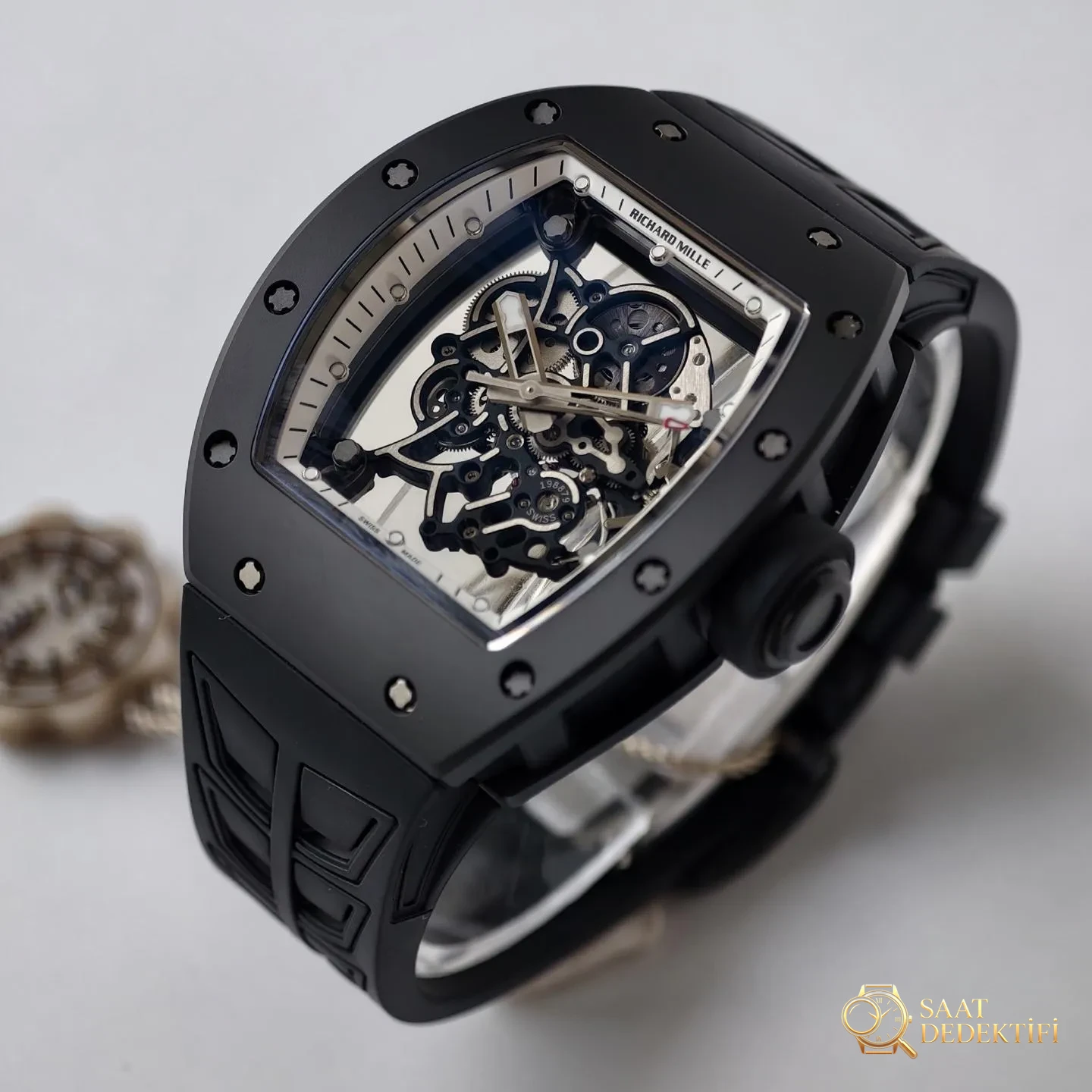 UMI Modifikasyon Atölyesi · Üst düzey özel yapımın zirvesi, piyasanın en donanımlı versiyonu - Richard Mille RM055/RM061 üst düzey efsane model - Kadran Işık Kırılmaları ve Yüzey Dokusu