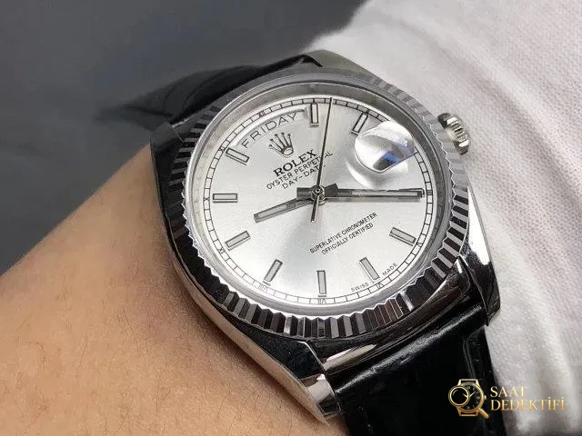 V3 Edition Replika Rolex Day-Date 118135/118138/118139, Clone ETA 2836-2 904L Paslanmaz Çelik Kasa - Fosfor ve Super-LumiNova Gece Görünümü