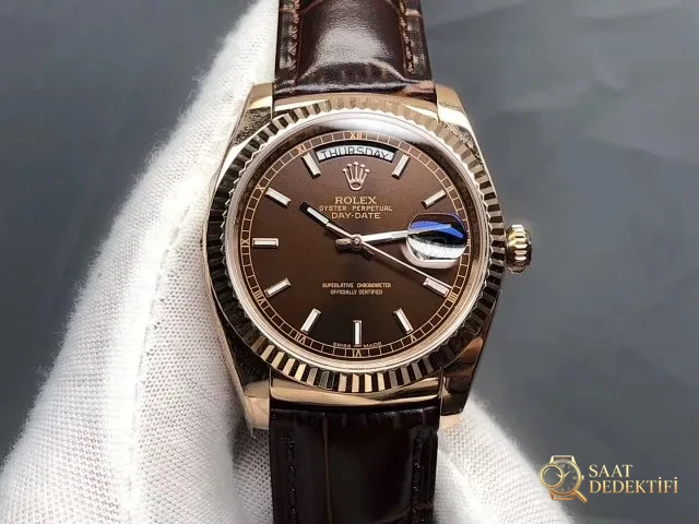 V3 Edition Replika Rolex Day-Date 118135/118138/118139, Clone ETA 2836-2 904L Paslanmaz Çelik Kasa - Genel Açı ve Estetik Duruş