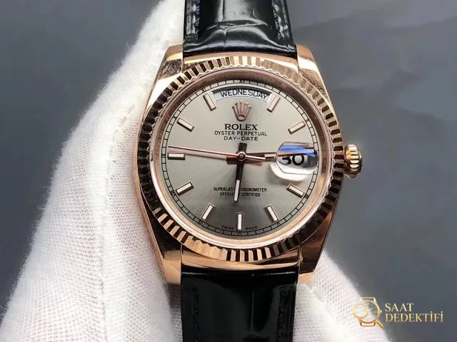 V3 Edition Replika Rolex Day-Date 118135/118138/118139, Clone ETA 2836-2 904L Paslanmaz Çelik Kasa - Kadran İbreleri ve Saniye Akışı