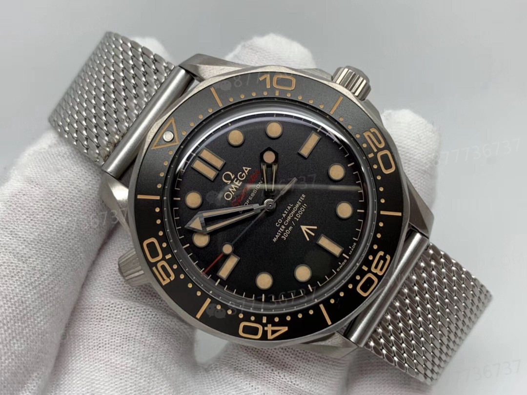 V3 gerçek titanyum kasa yükseltmeli sürüm: VS007 James Bond'un No Time To Die filminde taktığı Omega Seamaster 300M — 4. fotoğraf