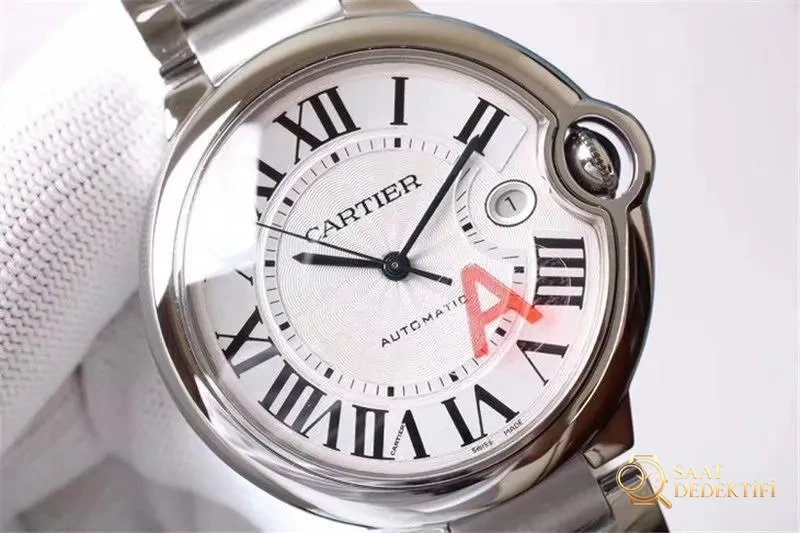 Revue de la montre V6 Factory Cartier Ballon Bleu 42 mm - Détails du cadran et finition de la lunette
