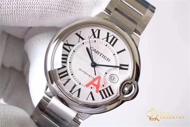 Revue de la montre V6 Factory Cartier Ballon Bleu 42 mm - Examen du profil du boîtier et de la couronne